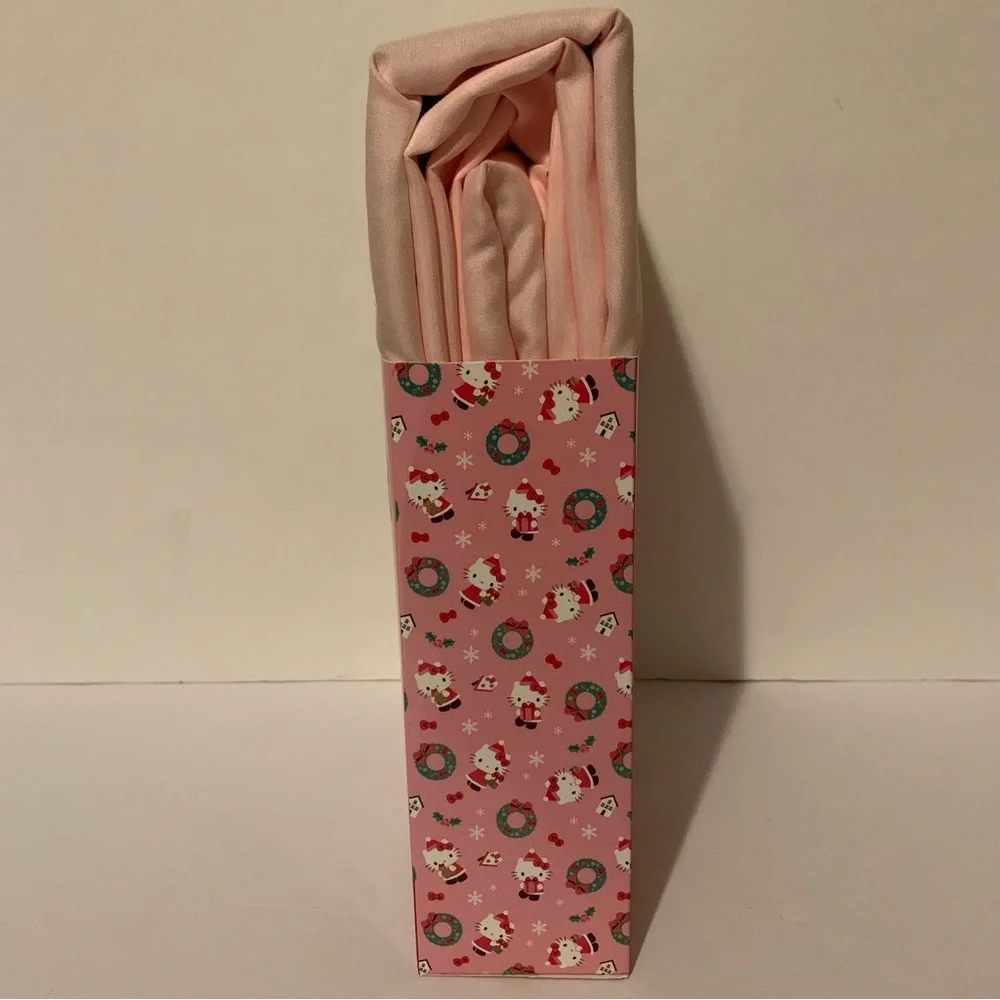 NWT. HELLO KITTY Holiday Twin Sheet Set